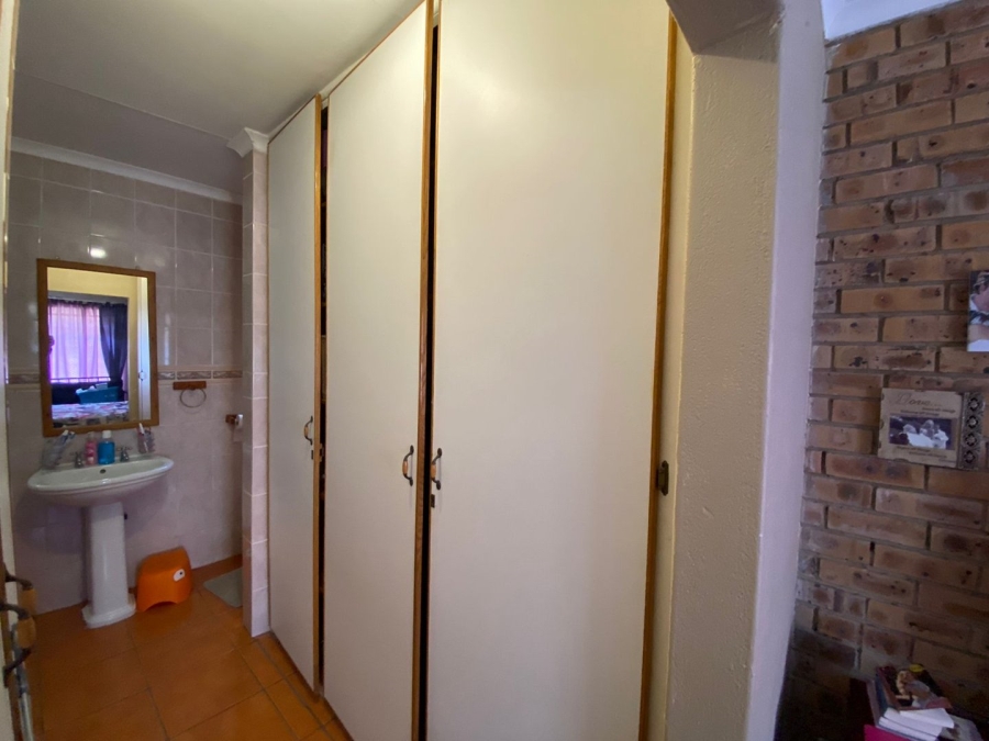 10 Bedroom Property for Sale in Orkney North West